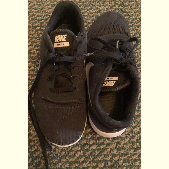 Nike women shoes size 4.5 - Picture 2 of 2